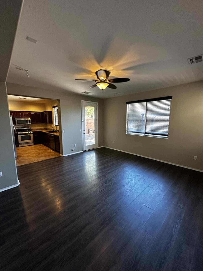 Building Photo - 1120 E Mt Shibell Dr
