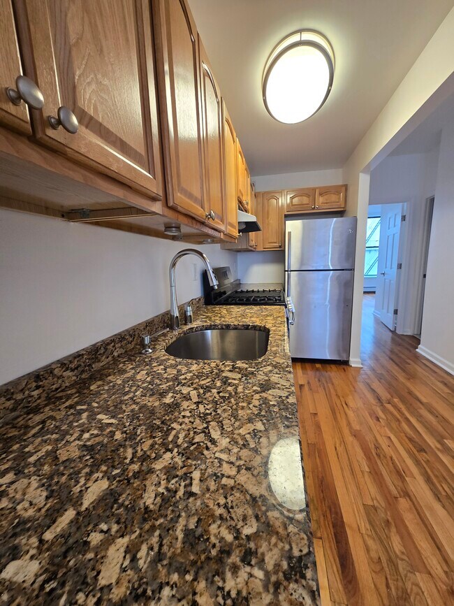 Building Photo - 267 W 121st St