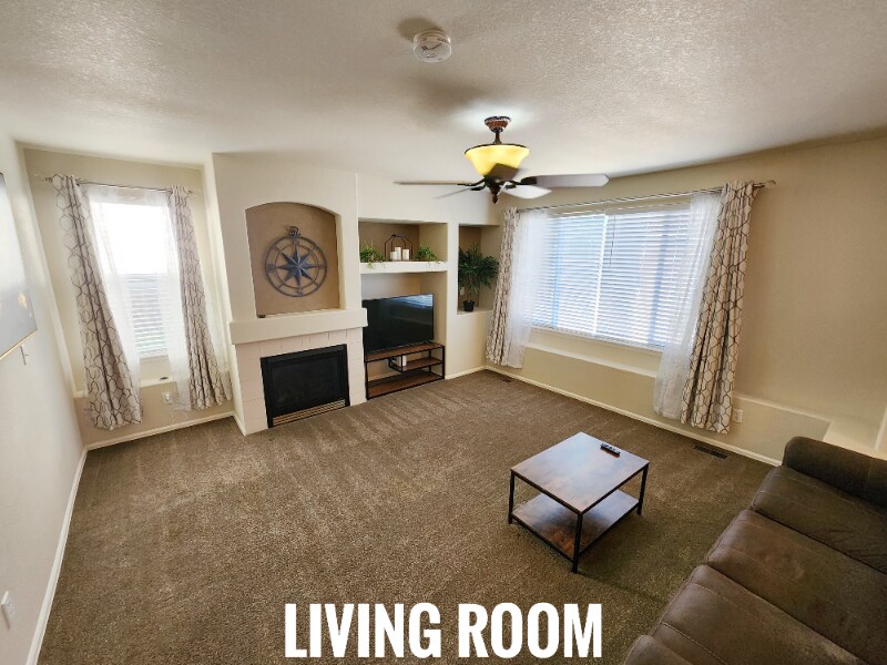 Building Photo - 2060 Dewhirst Dr