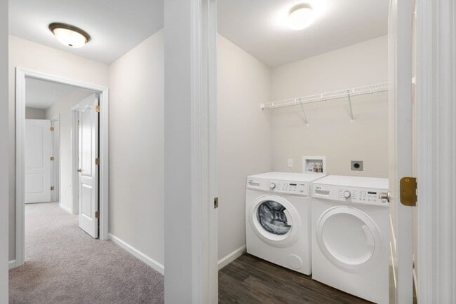 Full Size Washer Dryer hookups - 2829 Hackmann Rd