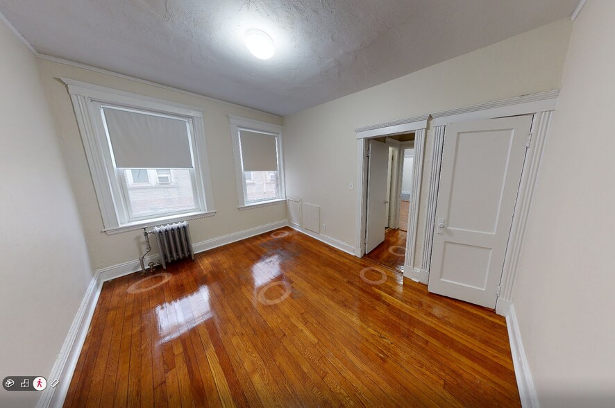 Building Photo - 425 Park Dr