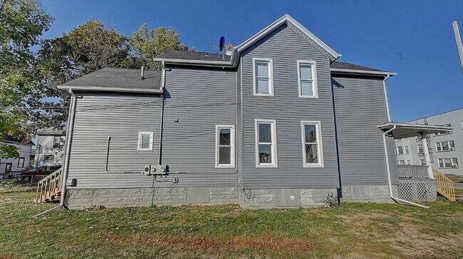 Building Photo - 1409 Bever Ave SE