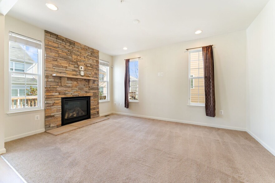 Building Photo - 15622 Gilpin Mews Ln