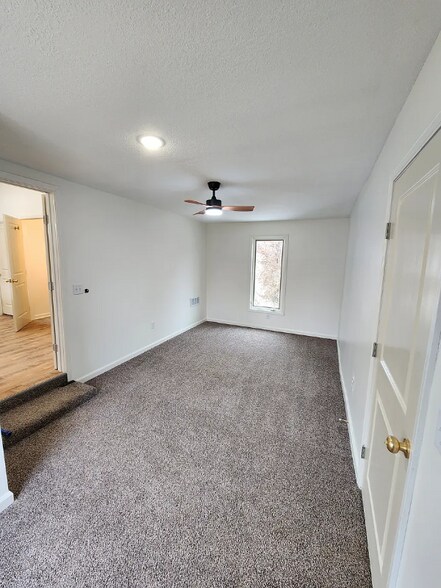 Building Photo - 304 Waller St