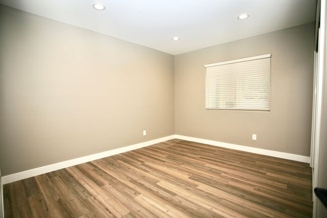 Building Photo - Valle Caballo Ln