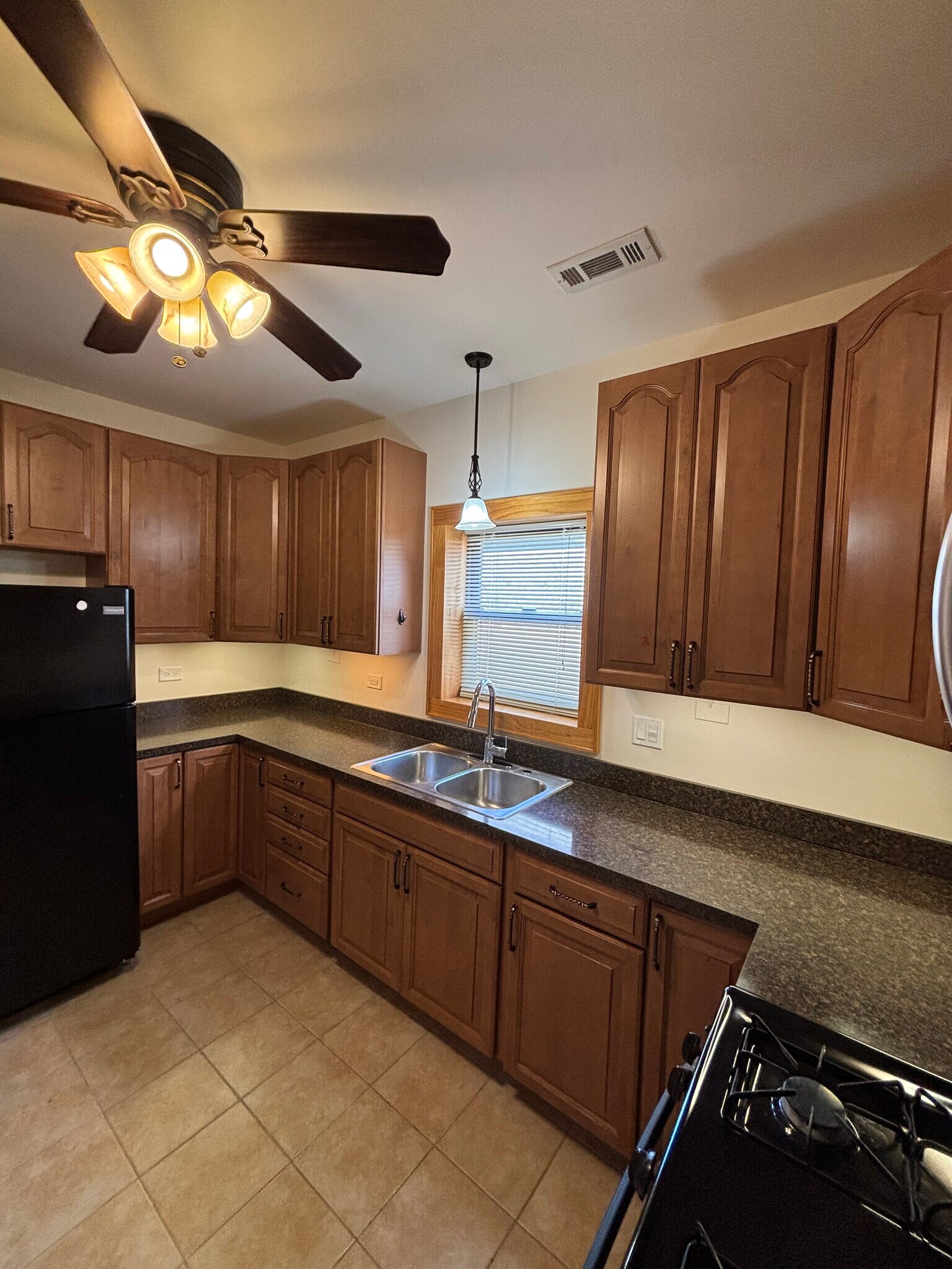 Kitchen - 2318 W Diversey Ave