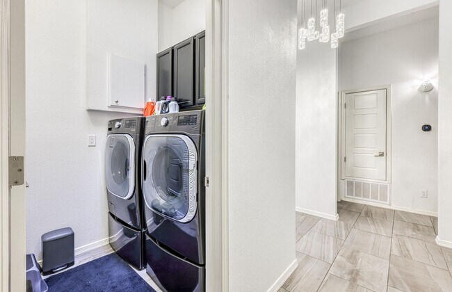 Building Photo - We have a beautiful home fully furnished with 4 bedroom-2 baths