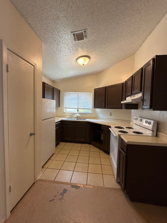 Building Photo - 8427 Dixon Ridge Dr