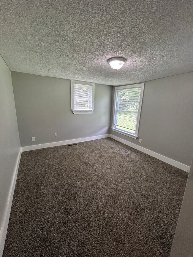 Building Photo - NOW PRE-LEASING! AVAILABLE 8/10/26!!! Adorable 3 Bedroom/1.5 Bathroom House