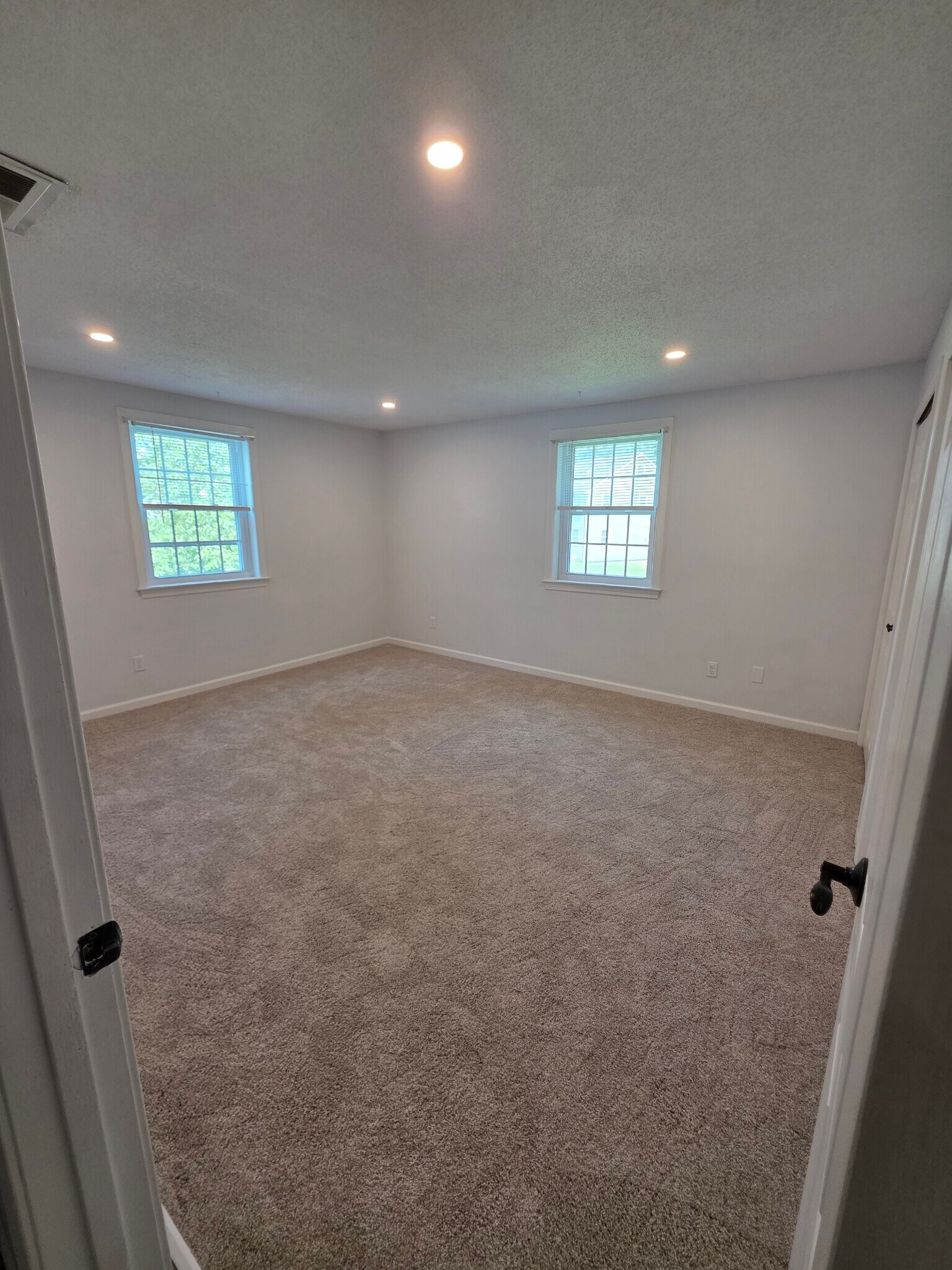 Building Photo - 13 Meadowbrook Ln