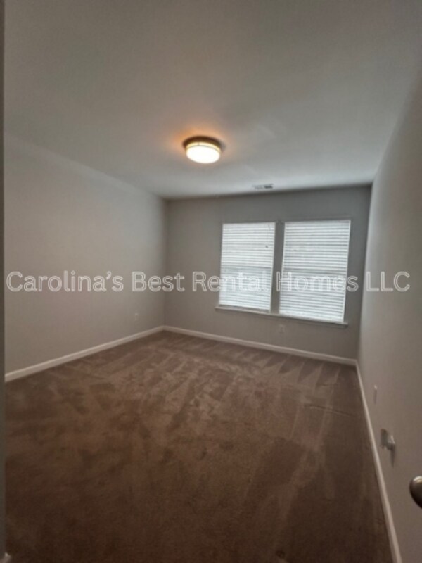 Building Photo - 148 Mariscat Pl