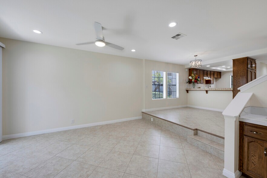 Building Photo - 319 Molokai Dr