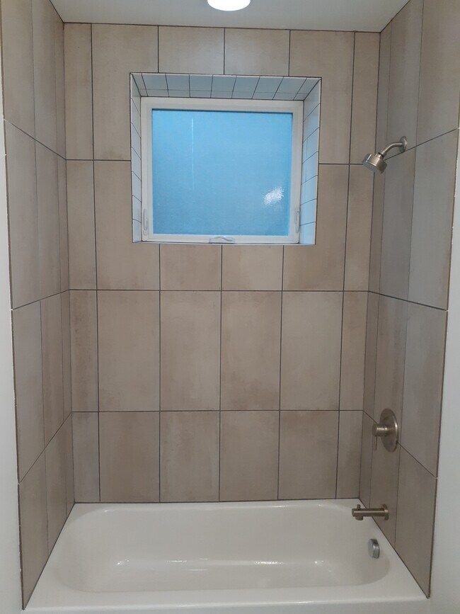 Building Photo - 2818 NE FREMONT ST