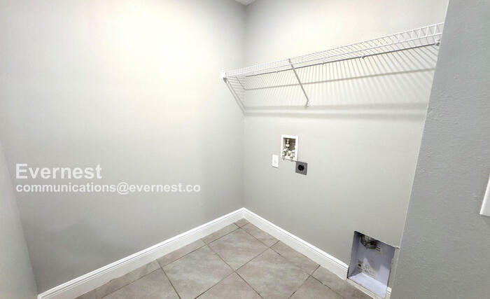 Building Photo - 518 Bristol Cir