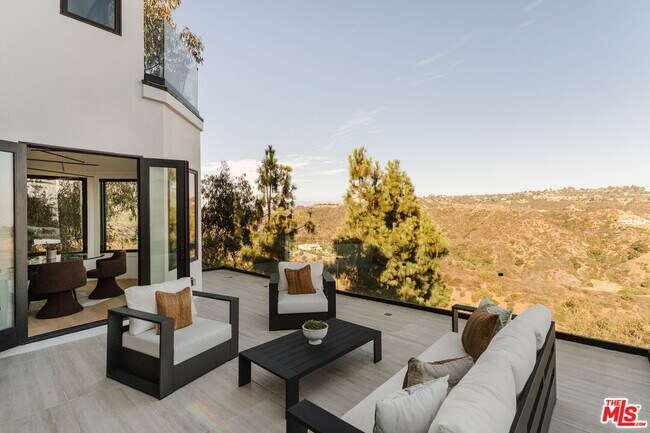 Building Photo - 1666 Summitridge Dr