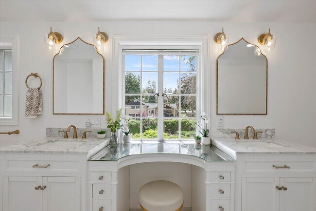 Building Photo - "Luxurious 5-Bedroom Spokane Retreat with Pool, Guest Suite, and Stunning Finishes!"