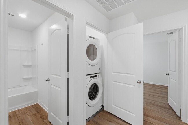 Building Photo - Clean & Modern Townhome with No Carpet and Lawn Service Included