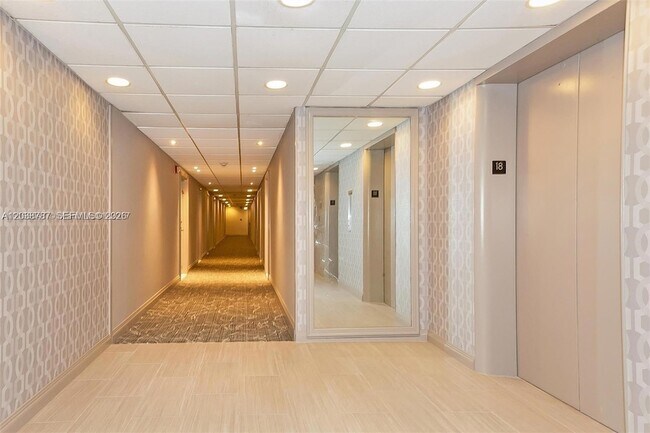 Building Photo - 300 Bayview Dr