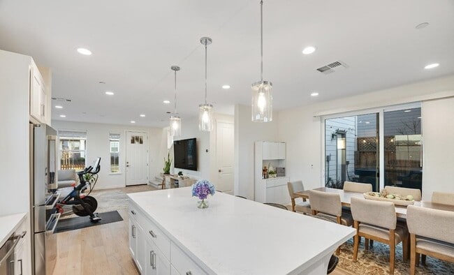 Building Photo - 1747 Linden Ln