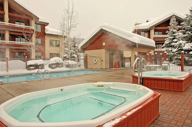 Building Photo - 2905 Mountaineer Cir