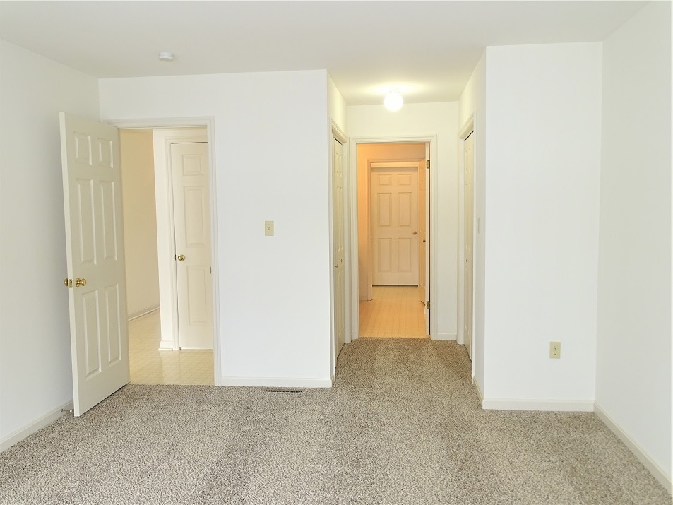Building Photo - 6441 Lincoln Ct