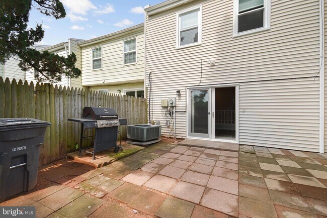 Building Photo - 8853 Teakwood Ct