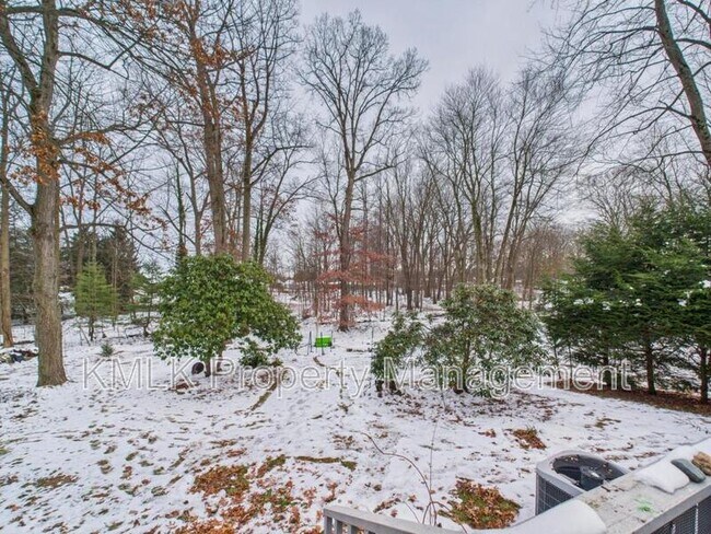 Building Photo - 5743 Brookwood Dr