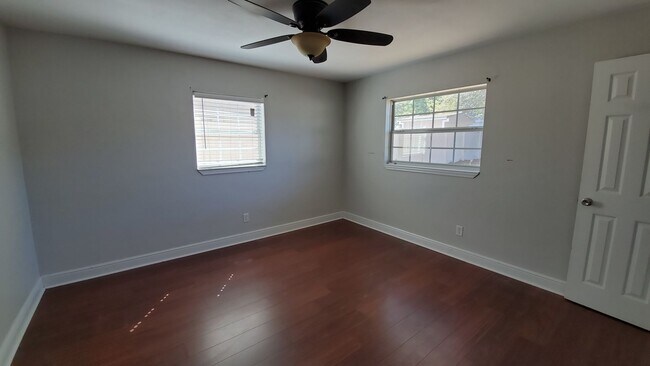 Building Photo - Updated 3 Bedroom 2 Bath Home