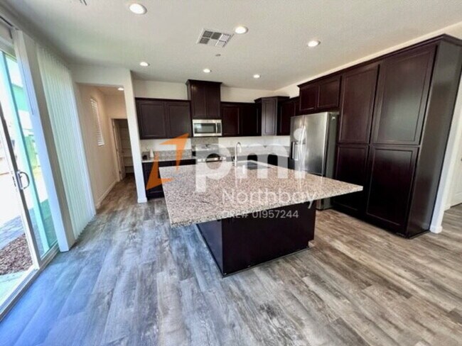 Building Photo - 406 Alyssum Dr