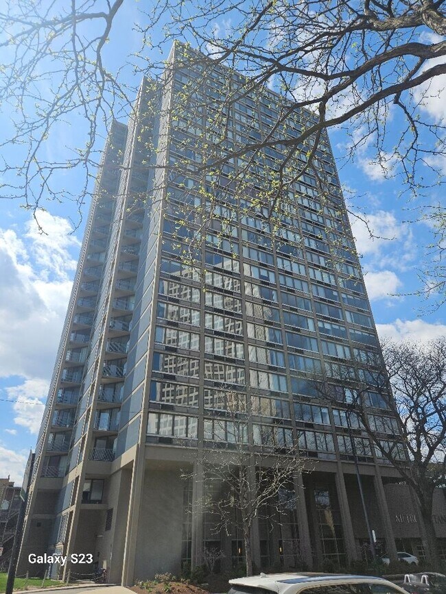 Primary Photo - 5320 N Sheridan Rd