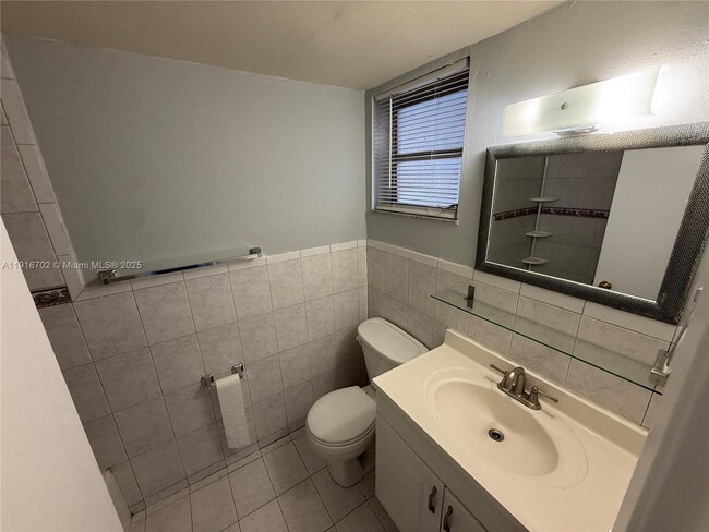 Building Photo - 310 Fontainebleau Blvd