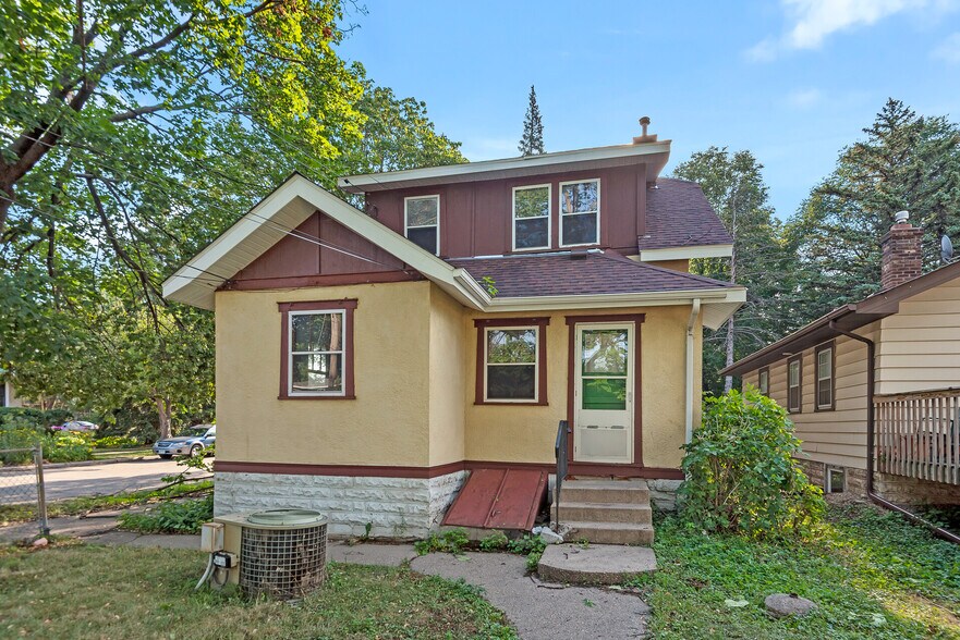 Building Photo - 881 19th Ave SE
