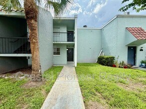 Building Photo - 2840 Somerset Park Dr