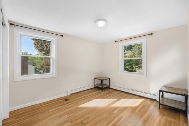 Building Photo - 221 Totten Pond Rd