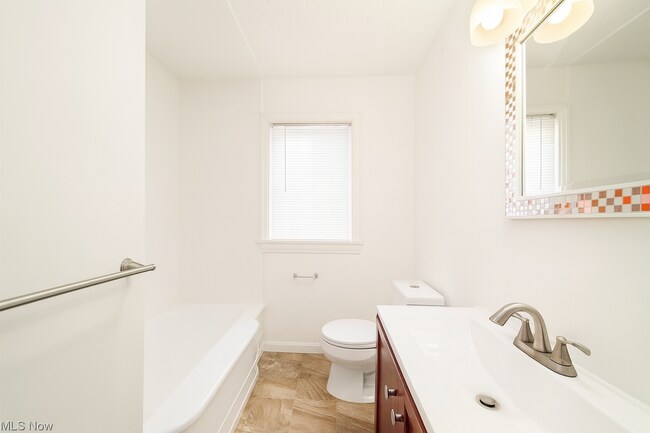 Building Photo - Newly Renovated Home in North Canton