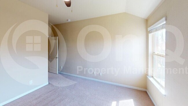 Building Photo - 5804 Valley Haven Way