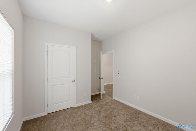 Building Photo - 102 Derbyshire Dr