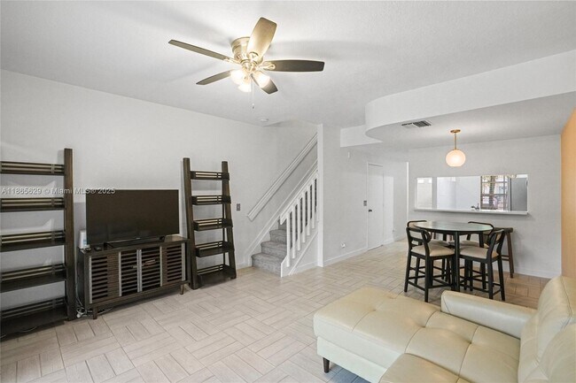 Building Photo - 8031 Sanibel Dr