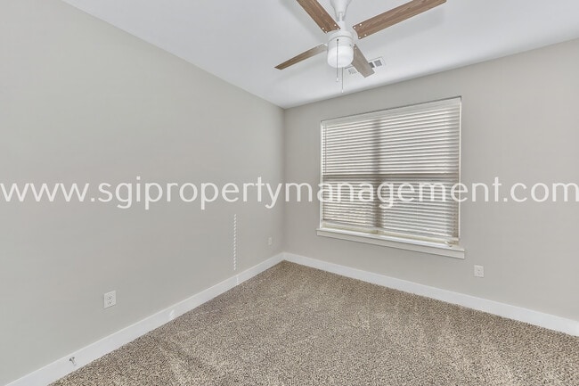 Building Photo - 3604 Aaron Pl