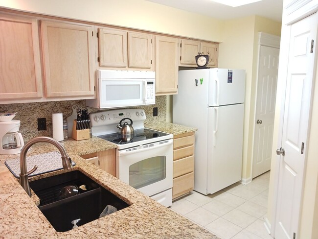 Building Photo - Available now! - 2 Bedroom, 2 Bath, 1st Fl...