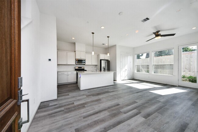 Building Photo - 1524 Ojeman Rd