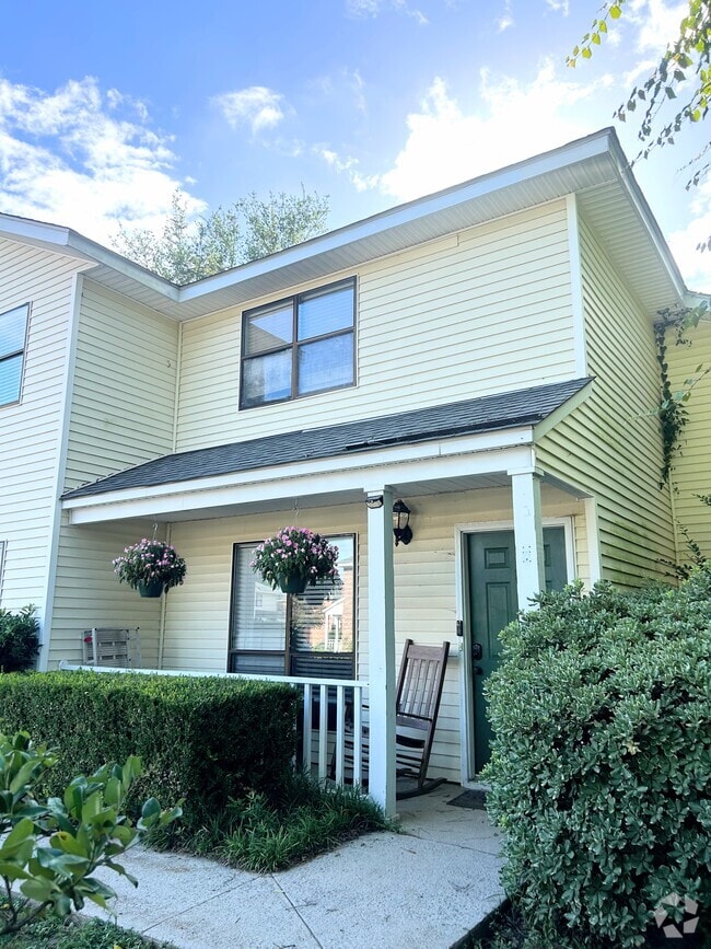 Building Photo - 1428 DOVE RUN DR