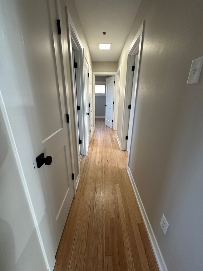 Building Photo - 3 Bedroom, 1 Bathroom House with Attached Garage