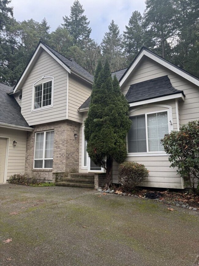Building Photo - *PENDING APP**$250 Move In Special**Beautiful 3 Bed 3 Bath Home in Gig Harbor