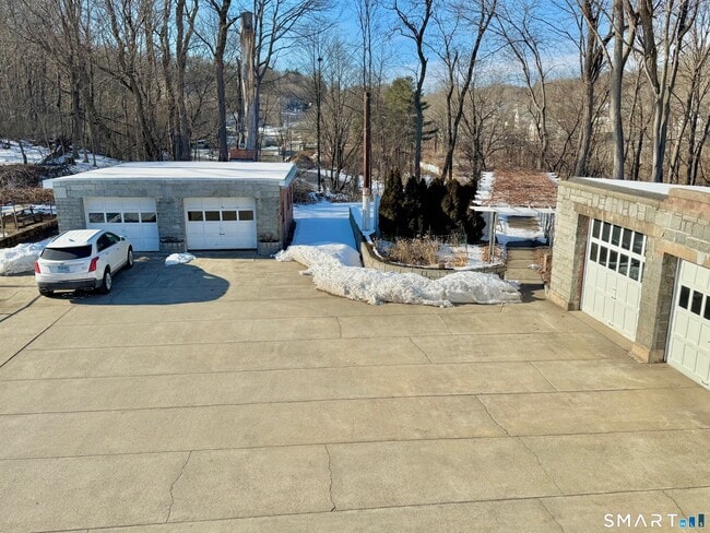 Building Photo - 61 Arch St