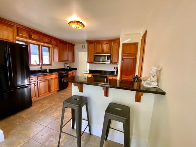 Building Photo - 3 Bedroom House Near UO Campus!! Ready for Fall 2026!