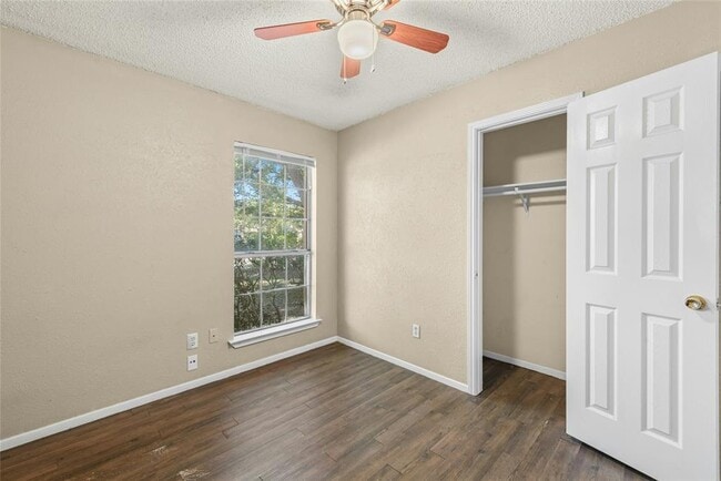 Building Photo - 609 Riverwood Dr