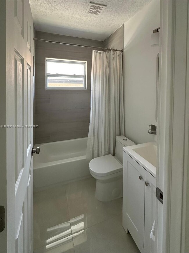 Building Photo - 1191 NW 40th St