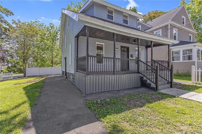Building Photo - 203 Maple St