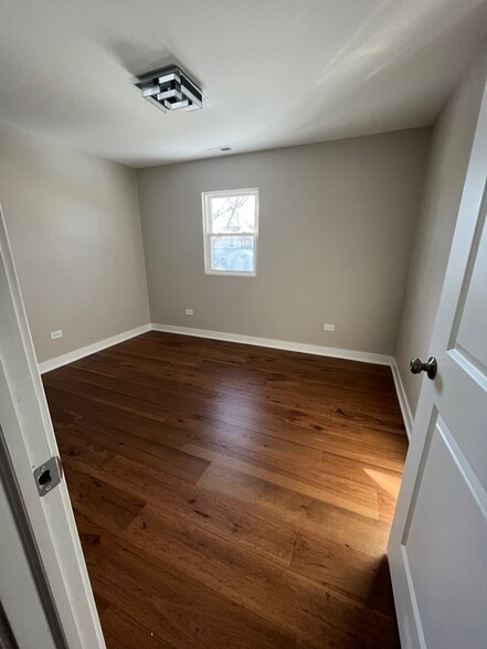 rm 3 - 138 N 14th Ave